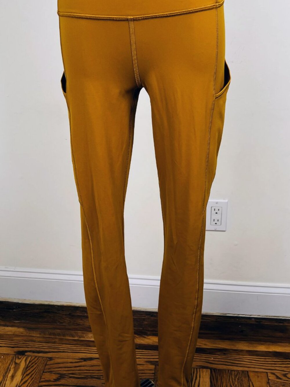 Lululemon Women’s Size 6 Mustard Gold High Rise Leggings Side Pockets 37”